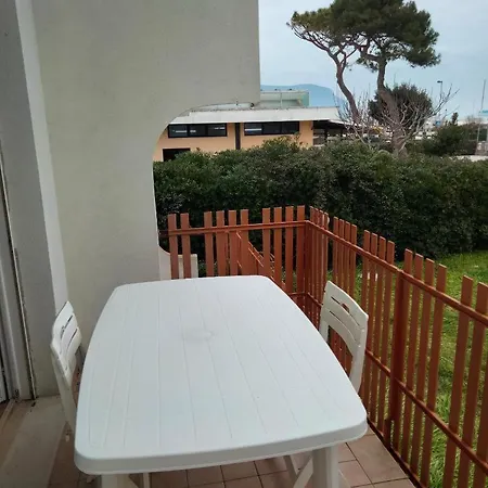 Ampio Bilocale Fronte Mare Con Balcone, - M335 *